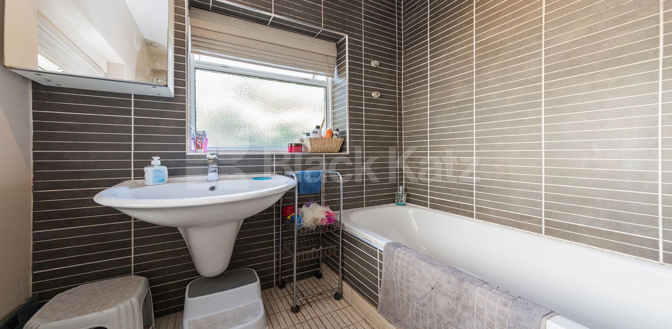 			New Instruction! Private patio and garden flat!, 2 Bedroom, 1 bath, 1 reception Ground Floor Maisonette			 Rathcoole Gardens, Crouch End / Hornsey